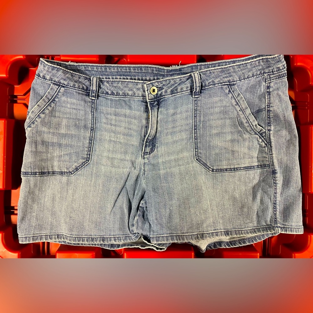 Women’s jean shorts – Liz Claiborne